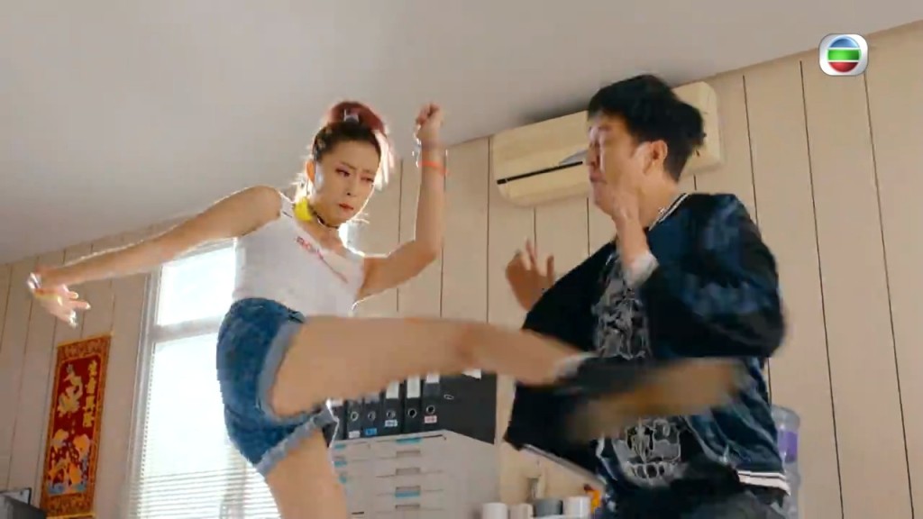 好多網民表示好想被劉穎鏇踢！